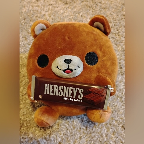 Zuru Snackle TERRY Bear 5" Plush w/ HERSHEY’S CHOCOLATE - Picture 1 of 5